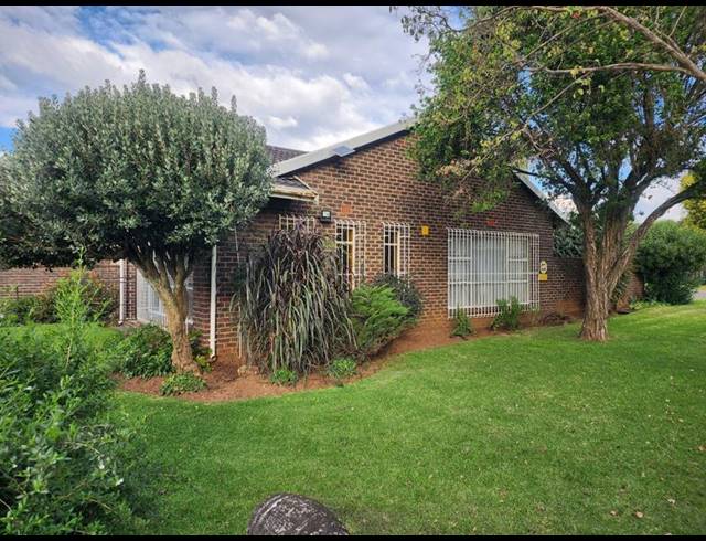 4 BEDROOM HOUSE FOR SALE IN PETERSFIELD